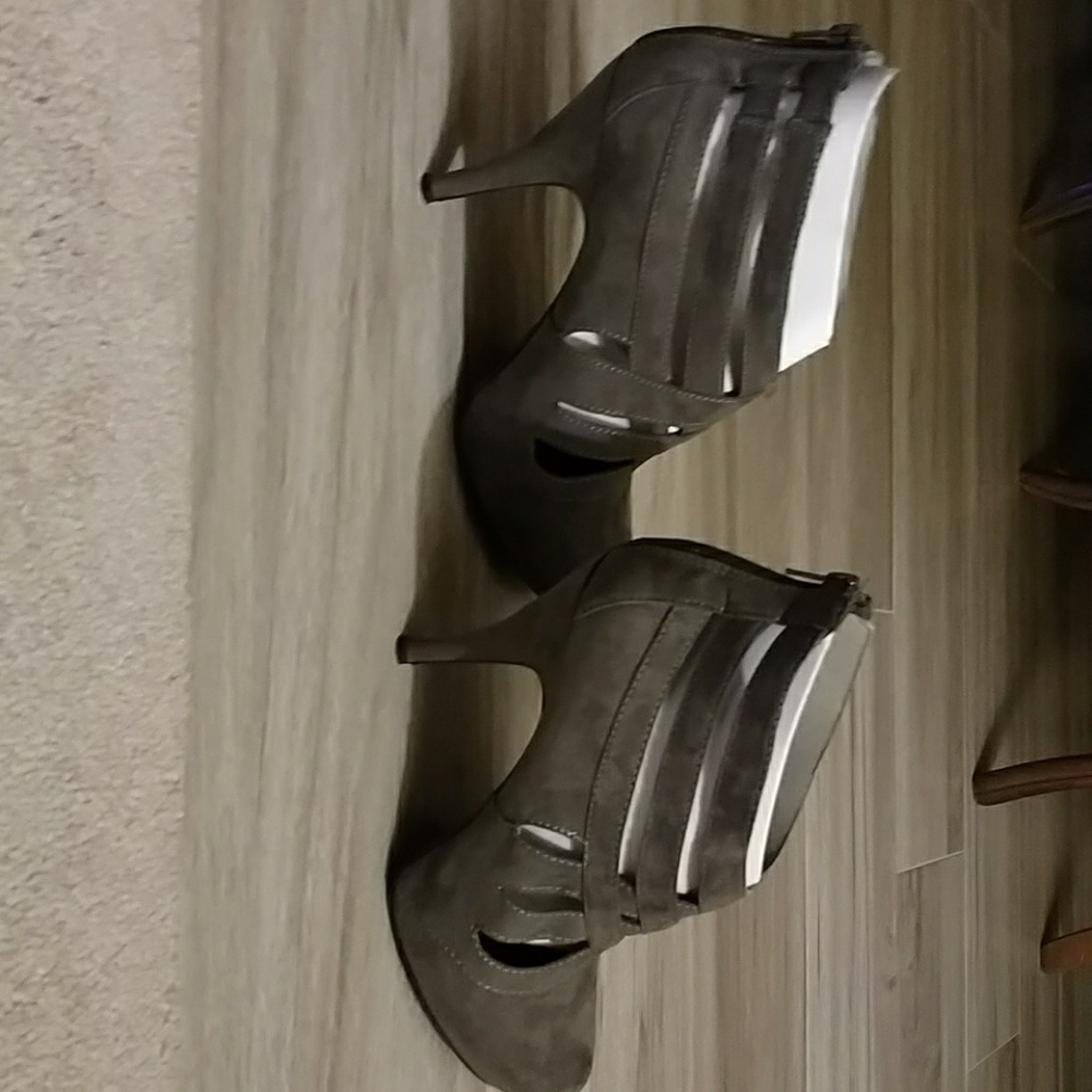 Apostrophe gray suede-like booties